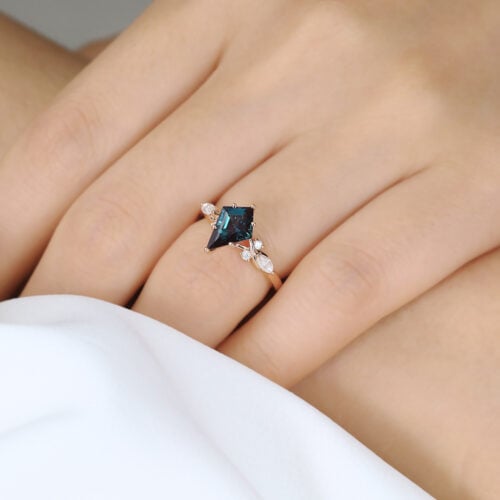 Kite Cut Alexandrite Ring Rose Gold 1ct Vintage Engagement Ring
