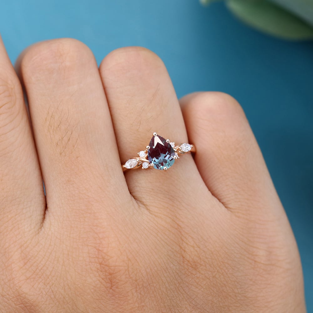 LisaJewelryUS Pear Shaped Alexandrite Rose Gold Vintage Engagement Ring