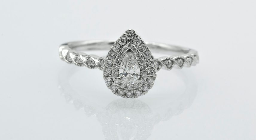 Pear-Shaped Engagement Rings