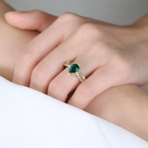 2PCS Yellow Gold Pear Shaped Lab Emerald Engagement Ring Vintage Bridal Ring Set