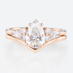 1ct Colorless VS+ Pear Shaped Lab Grown Diamond Rings Sets Classic 4-Prong Engagement Ring with Simple V-shaped ring Set in Rose Gold