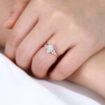 1ct Colorless VS+ Pear Shaped Lab Grown Diamond Rings Sets Classic 4-Prong Engagement Ring with Simple V-shaped ring Set in Rose Gold