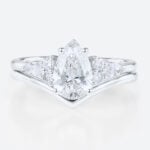 1ct Colorless VS+ Pear Shaped Lab Grown Diamond Rings Sets Classic 4-Prong Engagement Ring with Simple V-shaped ring Set in White Gold
