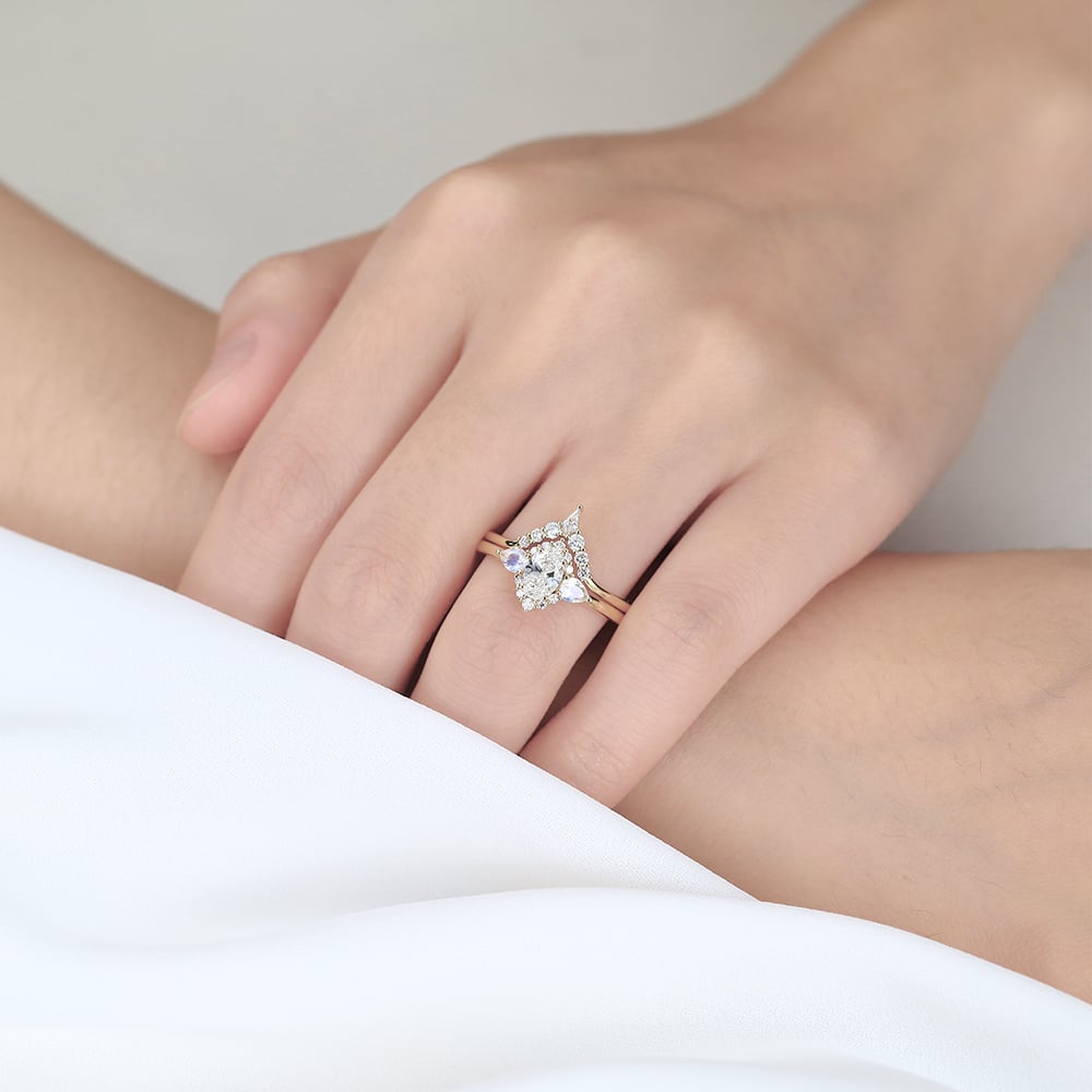 0.5ct Colorless VS+ Oval Cut Lab Grown Diamond Vintage Halo 4-Prong Bridal Ring Set (2)