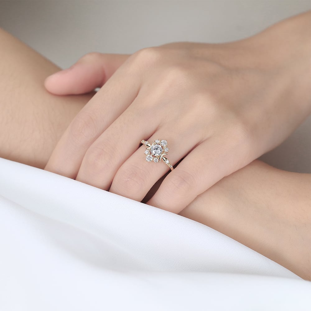 0.5ct Colorless VS+ Round Cut Lab Grown Diamond Vintage Celestial-Inspired 6 Claw Prong Engagement Ring Fashion Thin Band (5)