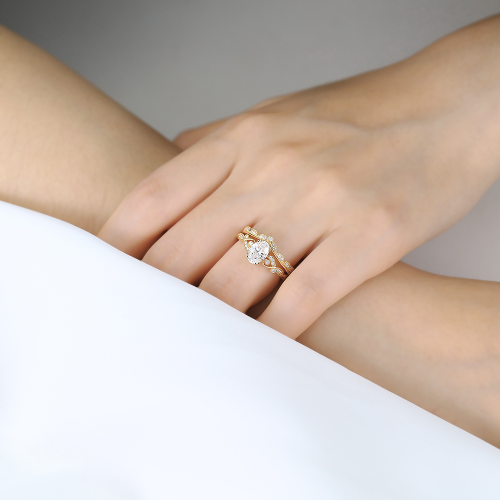 1ct Colorless VS+ Oval Cut Lab Grown Diamond Vintage Milgrain Split Prong Bridal Ring Set in Yellow Gold (4)