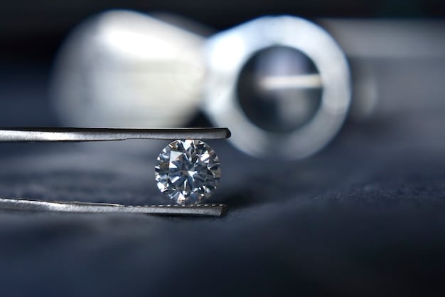 Which Is More Sparkly: Diamond or Moissanite? Which Is More Sparkly: Diamond or Moissanite?