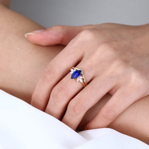 Lab Grown Sapphires Rings Set Simple Sapphire Rings with Curved Solid Band