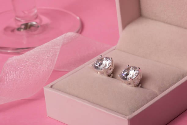 how to clean diamond earrings? how to clean diamond earrings?