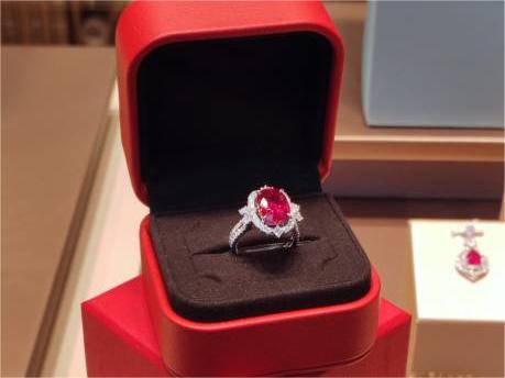 How to Choose a Ruby Engagement Ring: Tips for July Birthstone Lovers