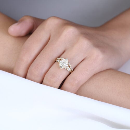 2ct Oval Lab Grown Diamond Ring​ Set Vine-Inspired 6-Prong Bridal Ring Set in Yellow Gold